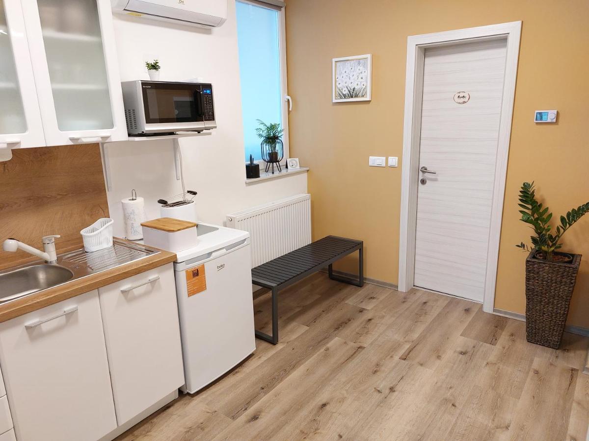 Alexandra Apartment *