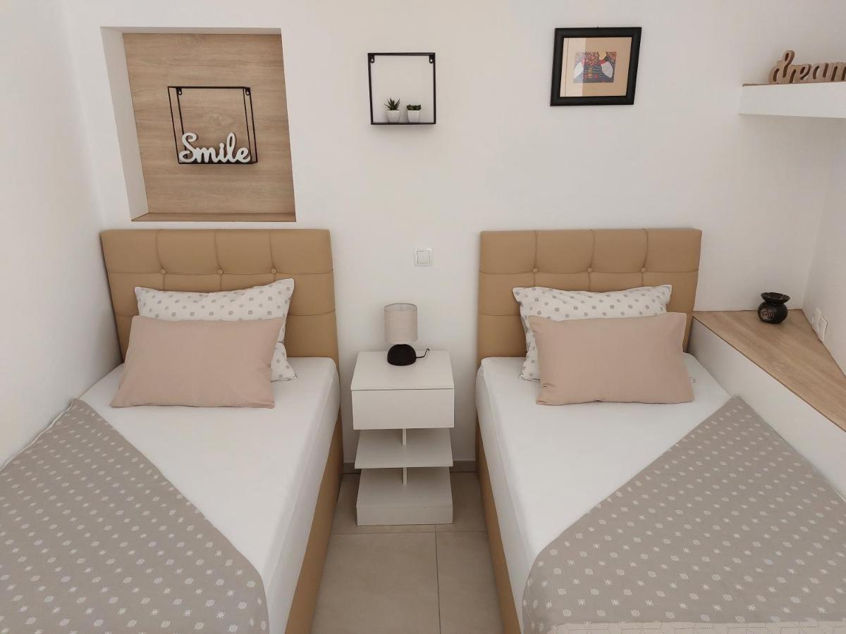 Alexandra Apartment